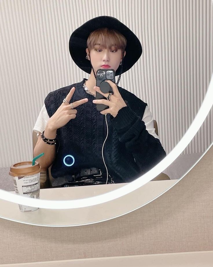 felix_fia's tweet photo. BIRTHDAY BOY 🎉😁 https://t.co/raXYDbotLx