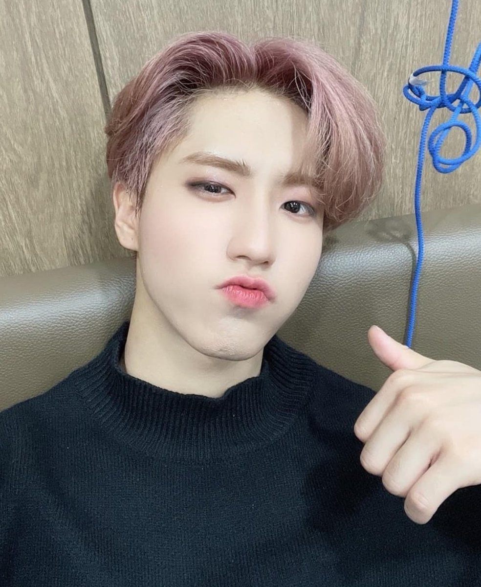behavioruugh's tweet photo. iguales

#HappyHANDay
#한지성이란_영화에_너는주연이었다
#OurAceHanJisung
#StrayKids #스트레이키즈
#한 #HAN https://t.co/yQ6jmG7j1h