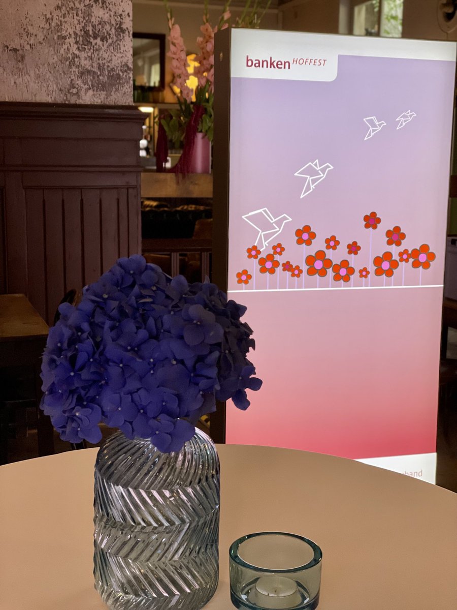 Alles ist bereit für einen schönen Spätsommer-Abend! Wir freuen uns auf Euch beim #Hoffest #bankenlive. ⁦<a href="/bankenverband/">Bankenverband</a>⁩