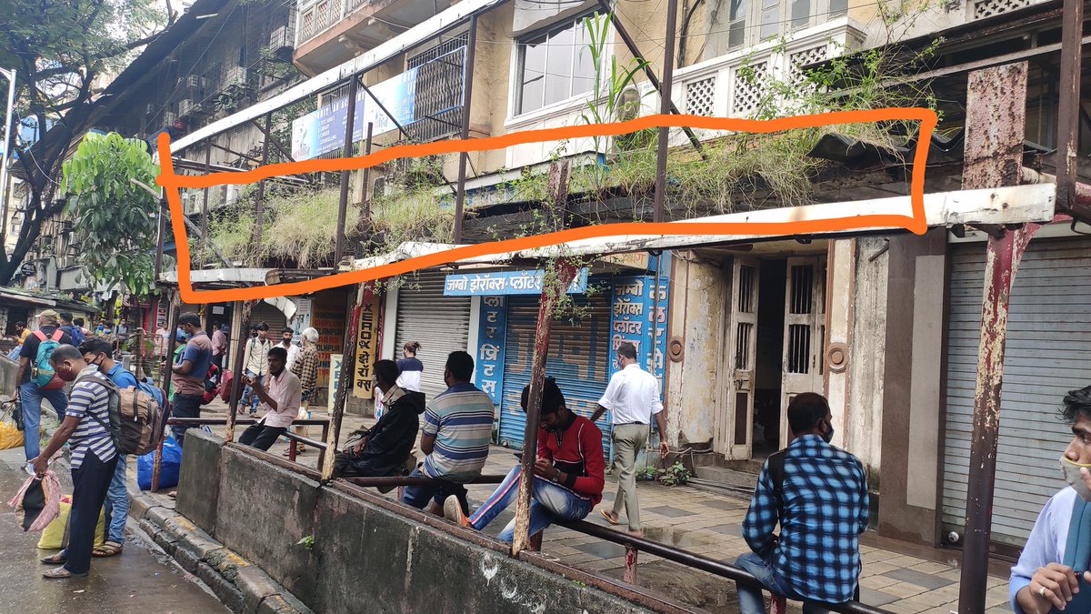 BEST making #GreenMumbai #HaritMumbai ! Eco friendly bus stop😇
Near Dadar Post Office (E) 
@myBESTBus @mybmc @IqbalSinghChah2 @AUThackeray @zoru75 @chakachakdadar @RoadsOfMumbai @MakeMumSMRTCity @mumbaimatterz @AndFootpath @AAPMumbai @AYWMumbai @TOIMumbai  @Mystic_Soul25