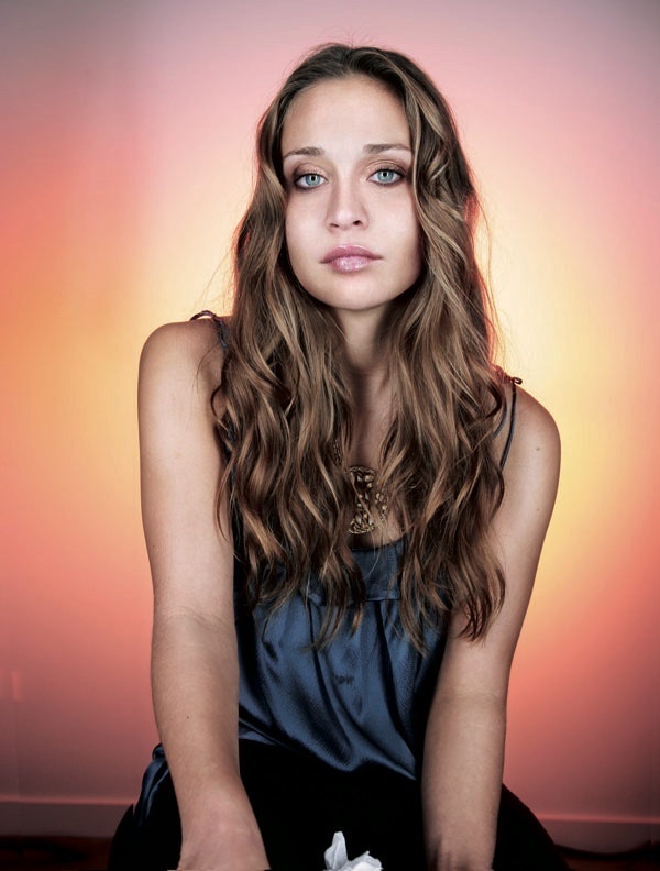 HAPPY BIRTHDAY FIONA APPLE ONE OF MY BIGGEST INSPIRATIONS <3333 