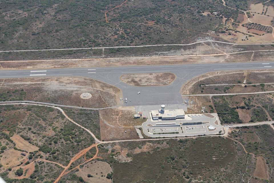 aopahellas's tweet photo. Πτήση πάνω από το αεροδρόμιο των Κυθήρων LGKC με αεροπλάνο Γενικής Αεροπορίας! Φωτογραφία από το Fly in της AOPA Hellas! 

Flying over Kythira airport LGKC with a General Aviation airplane! Snapshot from AOPA Hellas Fly in! 

#aopahellas #aopagr #generalaviation #kythira #lgkc https://t.co/i2eImMZ6cB