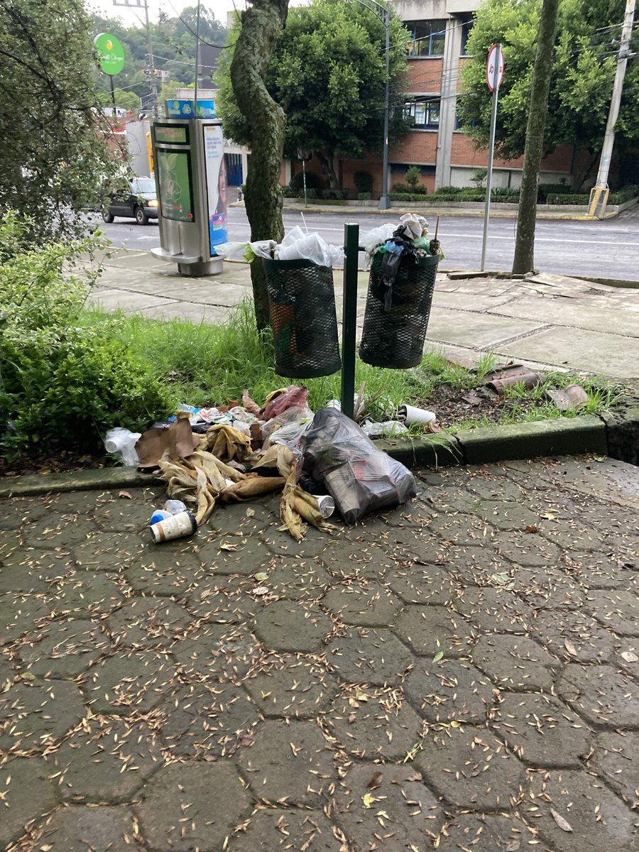 solcolin's tweet photo. @Claudiashein En serio? #SembrandoParques ?? Para nunca dar mantenimiento ?
Sean serios, cada que inauguren algún parque, transporte, etc muestren la proyección sobre mantenimiento y conservación.
@AlcaldiaAO https://t.co/STlcKKx9Xp