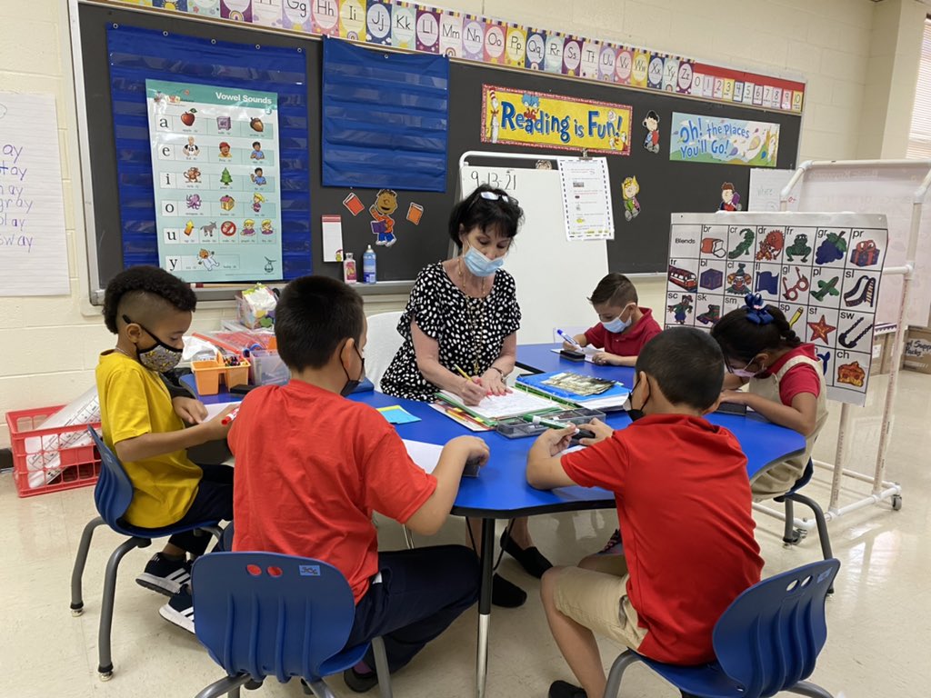 angr17's tweet image. Our ⭐️ PASS tutor Mrs. Jessen leading a guided reading lesson.       We are shining bright at @GlenCoveElem  #interventionforALL #keepshining #onpoint 🌵 @GlenCoveStars @KarinaQSalgado @CrystalSalom