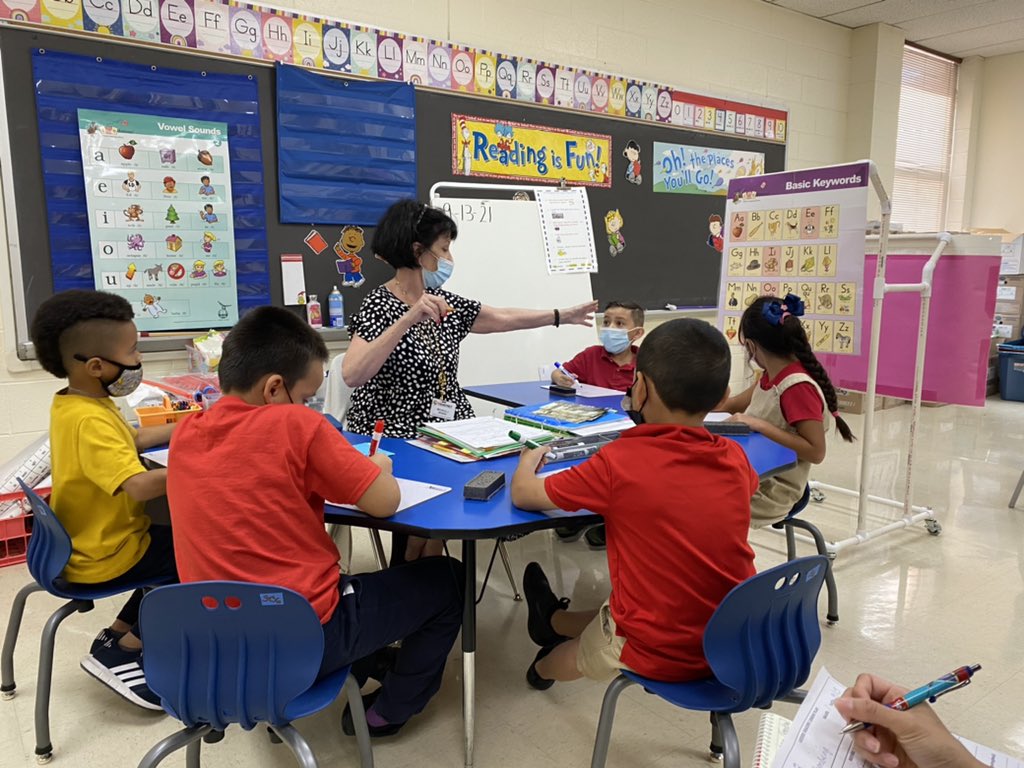 angr17's tweet image. Our ⭐️ PASS tutor Mrs. Jessen leading a guided reading lesson.       We are shining bright at @GlenCoveElem  #interventionforALL #keepshining #onpoint 🌵 @GlenCoveStars @KarinaQSalgado @CrystalSalom