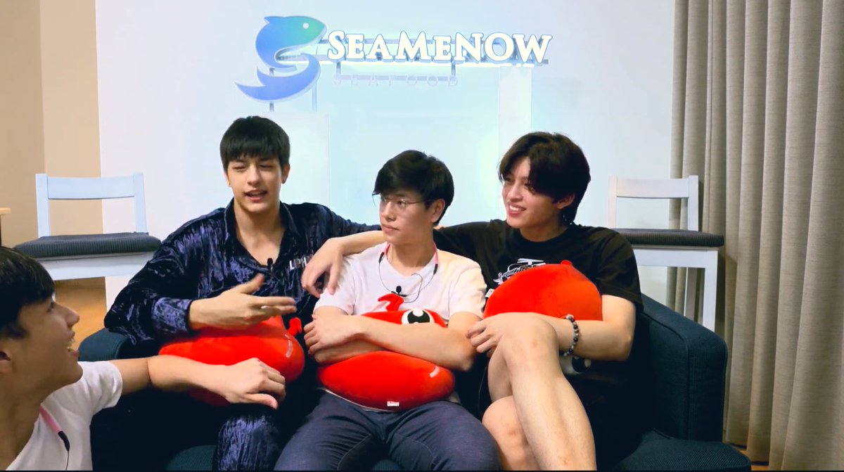 ppnaravit_home's tweet photo. มันยังไงนะ 🌝🌚
 #GMMTVSafeHouseDAY1 https://t.co/OLMIGlcQ4S