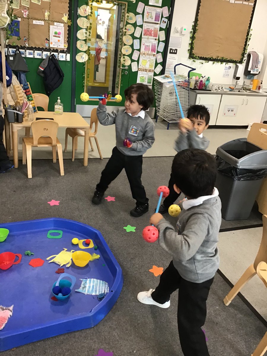 MrsGriffiths7's tweet photo. Wands, weapons and wonderful imaginative language! These boys have settled right into our reception way of thinking ππ»ππ»ππ» #boys #weaponplay #imaginary #roleplay #magic https://t.co/Y1HtqYNEGo