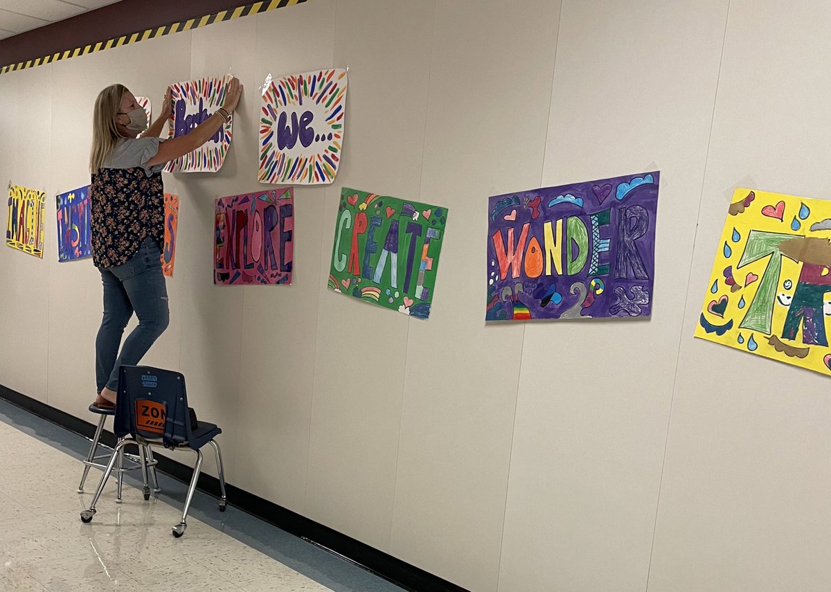 creativity_hive's tweet photo. 🎉HAPPY National Arts In Education Week! 🎉 @BerkmanAIA we know the ARTS help us #imagine #wonder #ExpressOurselves and so much more! Thank you @Burgerz44 for sharing these collaborative works! #VisualArtsEd #BecauseOfArtsEd @NAEAElemArt @rrisdart @RoundRockISD @HafedhAzaiez https://t.co/2yN2cHv1ey