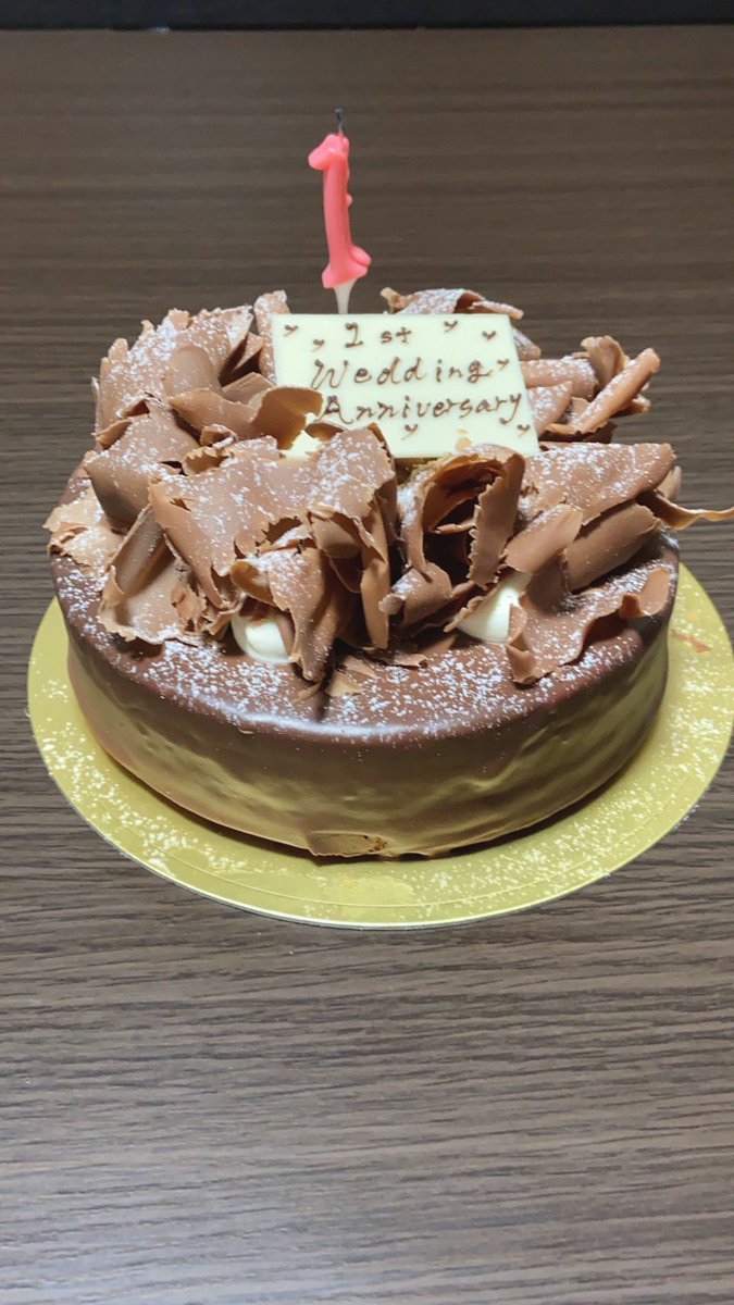 senri1021's tweet photo. 今日は結婚1年記念日🎂💍❤
メラノーマになってからもずっと一緒にいて励まして支えてくれて感謝しかない。治療継続していずれは健康取り戻して子供迎えて今よりも幸せになるぞ〜👊(*｀ω´*) https://t.co/vTZKjmHdnp