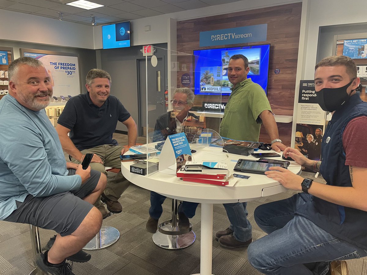 Maine Mall getting it done with a 6 line CRU port!  These guys are so happy to finally switch over to AT&amp;T!  I guess they heard the news is out that AT&amp;T is Maines largest network!  <a href="/TheRealOurNE/">#OurNE</a> <a href="/ATT/">AT&T</a> <a href="/JessRacine8/">Jess Conforto</a> @dee_sims207 <a href="/keroninc/">Keron Incarnato</a> @Donald_Evans123 #proudtobeamainer