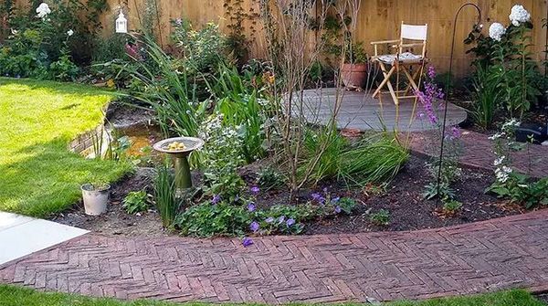 ChelmerValley's tweet photo. A gorgeous space designed by @KrisClode and built by S.R. Avard featuring our Cottage Garden on Edge pavers, adding elegance to this wildlife-friendly garden.
https://t.co/A7gkxkmcDz
#wildlifegardens #wildlifefriendlygardens #brickpath #naturepond #naturalgardens https://t.co/yfyGsKJkqO