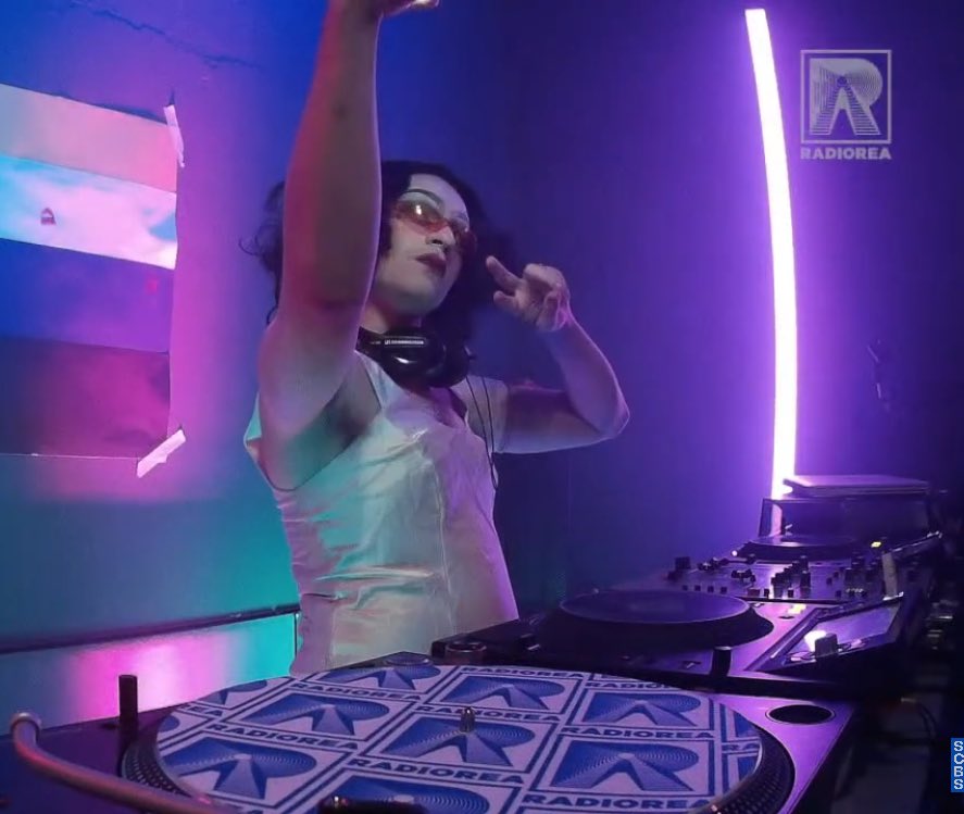 estoesmabel's tweet photo. Necesitas una DJ queer mostra no binarie postdeconstructedclub para tu fiesta / espacio / evento? Contratame, soy accesible 🌹💋 https://t.co/dfS2FqPSAt