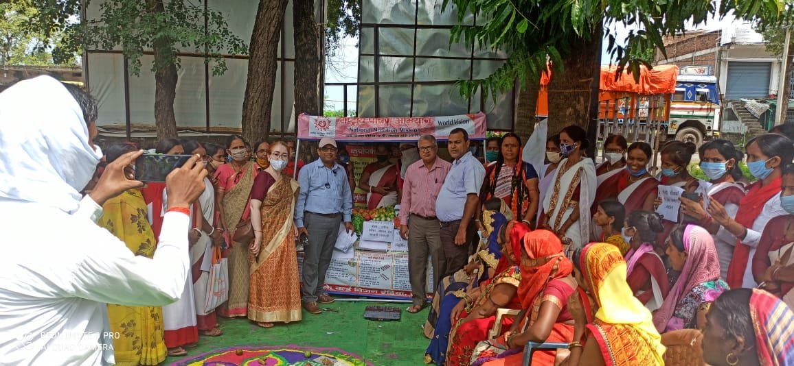 cdpo_rahui's tweet photo. पोषण परामर्श केंद्र का शुभारंभ। एनेमिया से बचाव,कुपोषण दूर करने में उपयोगी स्थानीय खाद्य सामग्री की जानकारी दी गई।#रहुई #नालंदा
#POSHAN MAH  2021
@dmnalanda 
@BRPOSHAN 
@POSHAN_Official 
@MinistryWCD https://t.co/FbC8FjSzkD