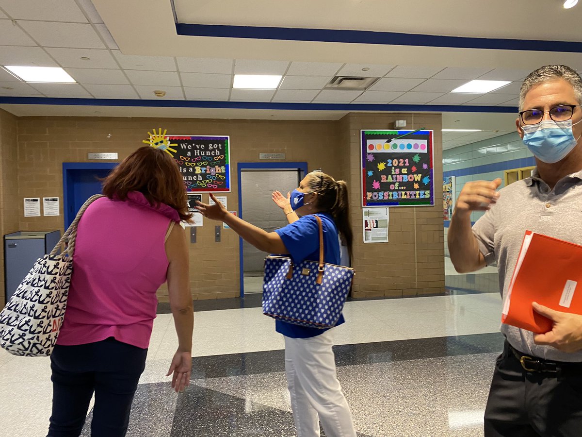 AFTEVPDeJesus's tweet photo. .@AFTunion second stop by PS/IS 266 in District 26. Great school, our members are ready and students are excited to be in school, #BackToSchool @UFT @UFTVP4Education @dwaltdave4 https://t.co/QYHqpMjtH3