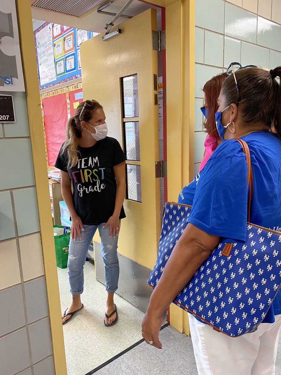 AFTEVPDeJesus's tweet photo. .@AFTunion second stop by PS/IS 266 in District 26. Great school, our members are ready and students are excited to be in school, #BackToSchool @UFT @UFTVP4Education @dwaltdave4 https://t.co/QYHqpMjtH3