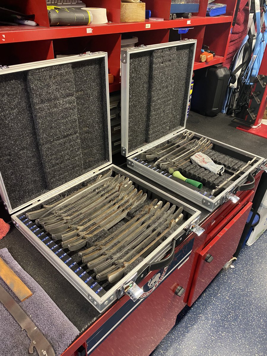 Maineritz's tweet photo. If you don’t have music playing and dust ending up in your coffee are you really sharpening skates? https://t.co/nIQ24kfcDo