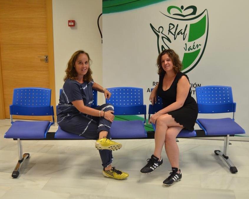 <a href="/abejupe/">Ana Belén Jurado Peñ</a> máxima responsable del Comité de entrenador@s de Jaén y Gerente del <a href="/PatronatoJ/">Patronato Municipal de Deportes de Jaén</a> con <a href="/AmaroDesire/">Desirée Amaro</a> Coach y colaboradora de PDF reflexionando sobre fútbol, deporte y vida #Palabradefutbol <a href="/palabradfutbol/">Palabra de Fútbol</a> <a href="/PatronatoJ/">Patronato Municipal de Deportes de Jaén</a> "Dos mujeres con las botas puestas" En Palabra de Fútbol.