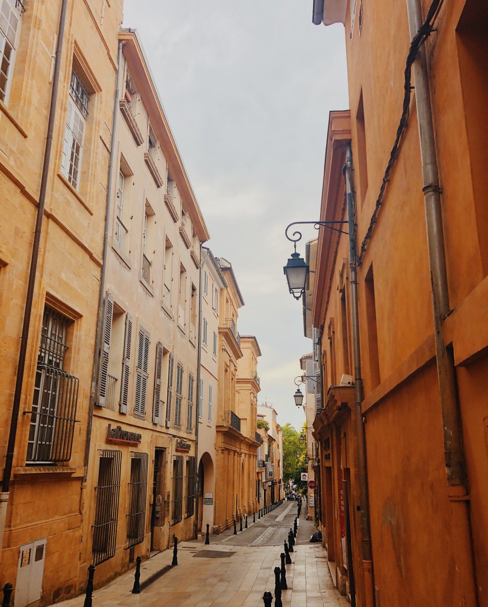 Stormy skies in Aix ☁️