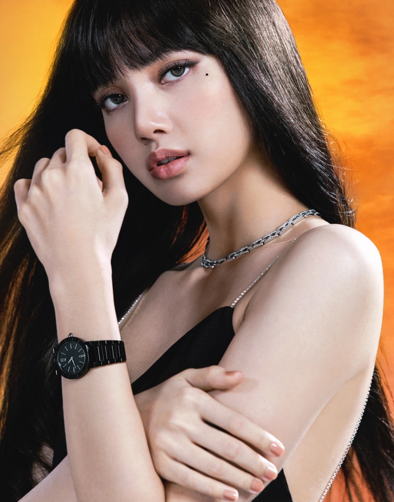 #Bvlgari 's Global Ambassador #Lisa is not afraid to embody the timeless spirit of the #BVLGARIBVLGARI Black Lady Watch. A model that has remained unscathed across the decades, this piece is an elegant source of infinite inspiration. tinyurl.com/9pbvxm #DreamAndDare