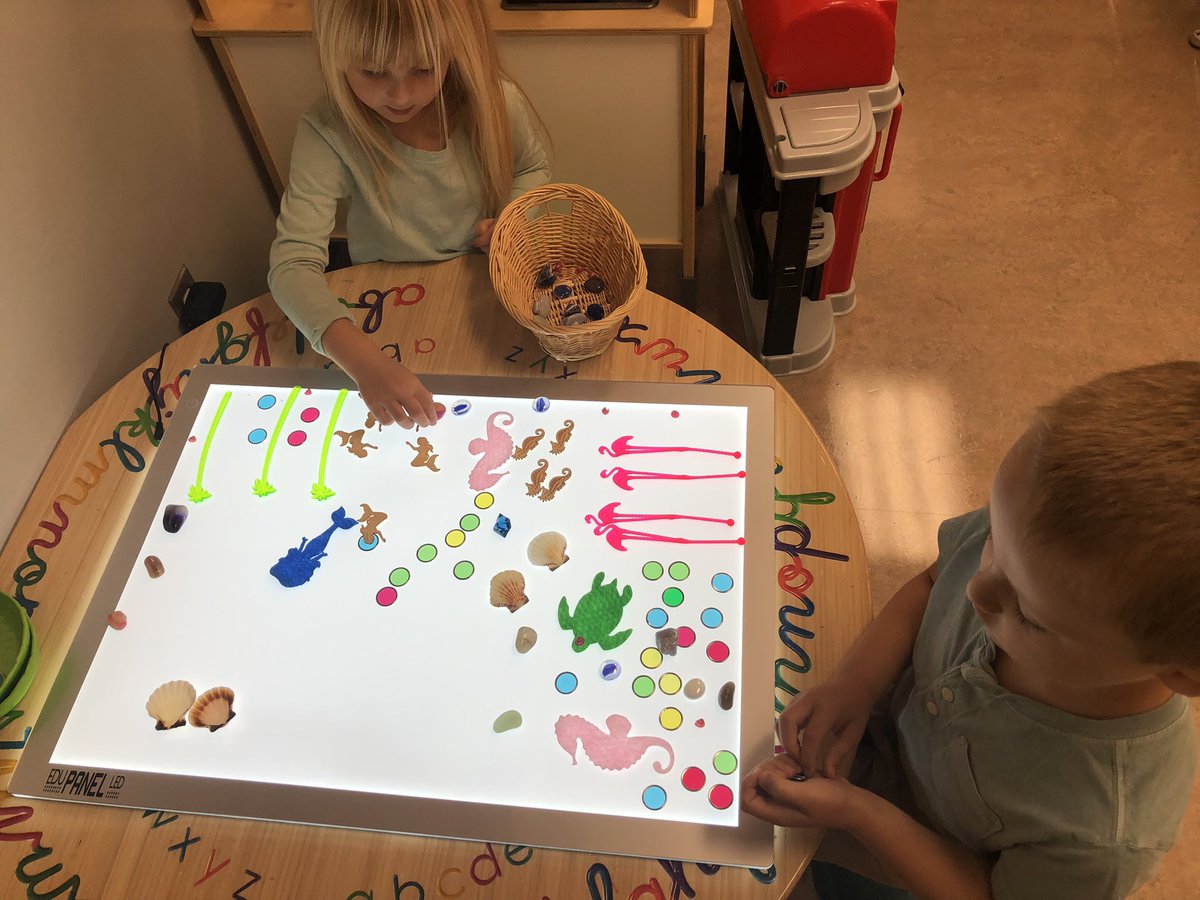 #kindergartenstorymaking There are lots of stories happening at the story light today!@EJSMSchool