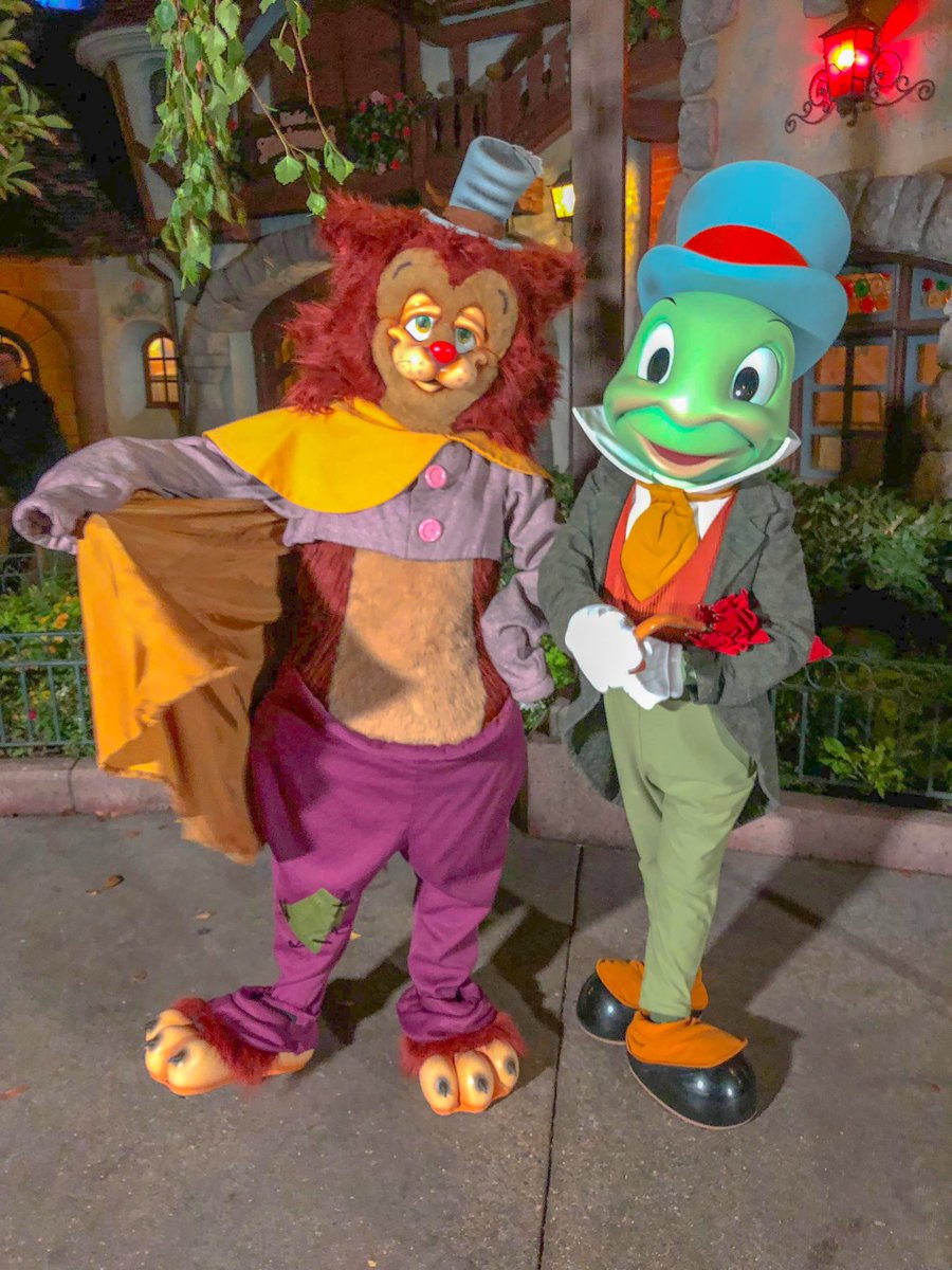 BriceEmerald9's tweet photo. 📍2 years ago was Characters Night with very special opportunities 😍🥺

#hercules #countrybears #the3hyenas #claracluck #jiminycricket #gideon #megara #disneycharacters #facecharacters #rarecharacters #specialevent #DisneylandParis https://t.co/sZwcriysBq