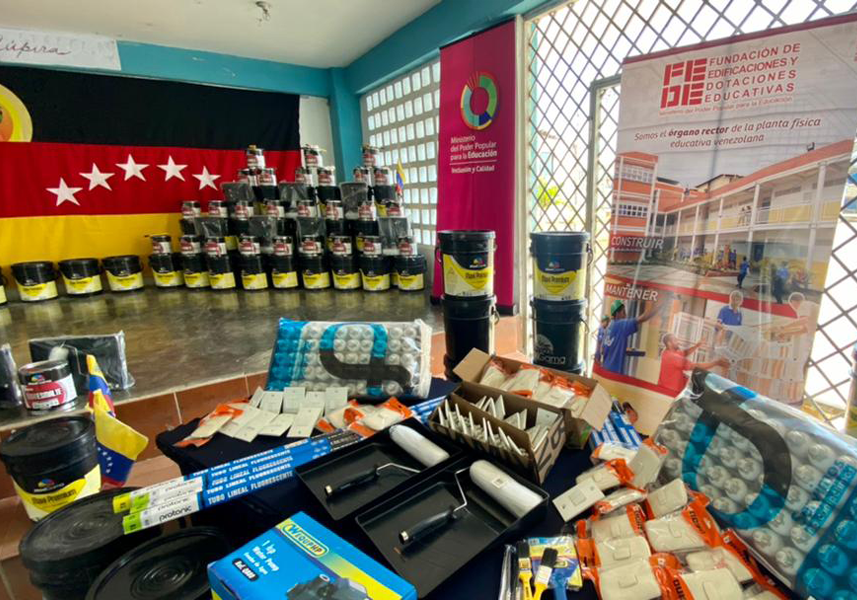 mippci_ven's tweet photo. #NotiMippCI 📰🗞| MPPE entrega dotación a instituciones para garantizar regreso a clases. Lea más ⏩ https://t.co/FYvNOQgFJ0
#FlexibilizaciónConsciente  
#PorLoHechoEnVenezuela https://t.co/diz98IOVy4