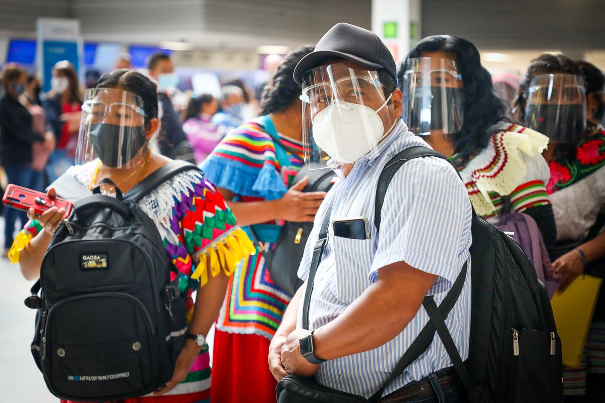 Caminoalandar2's tweet photo. Organizadxs, con pasaportes, vacunas, protocolos de sanidad, cuarentena, documentación completa y boleto en mano. Lxs Zapatistas lograron romper el racismo de Estado.

#LaGiraZapatistaVa 
#VivaElEZLN 
#LaExtemporánea https://t.co/cXl5RuBnPs