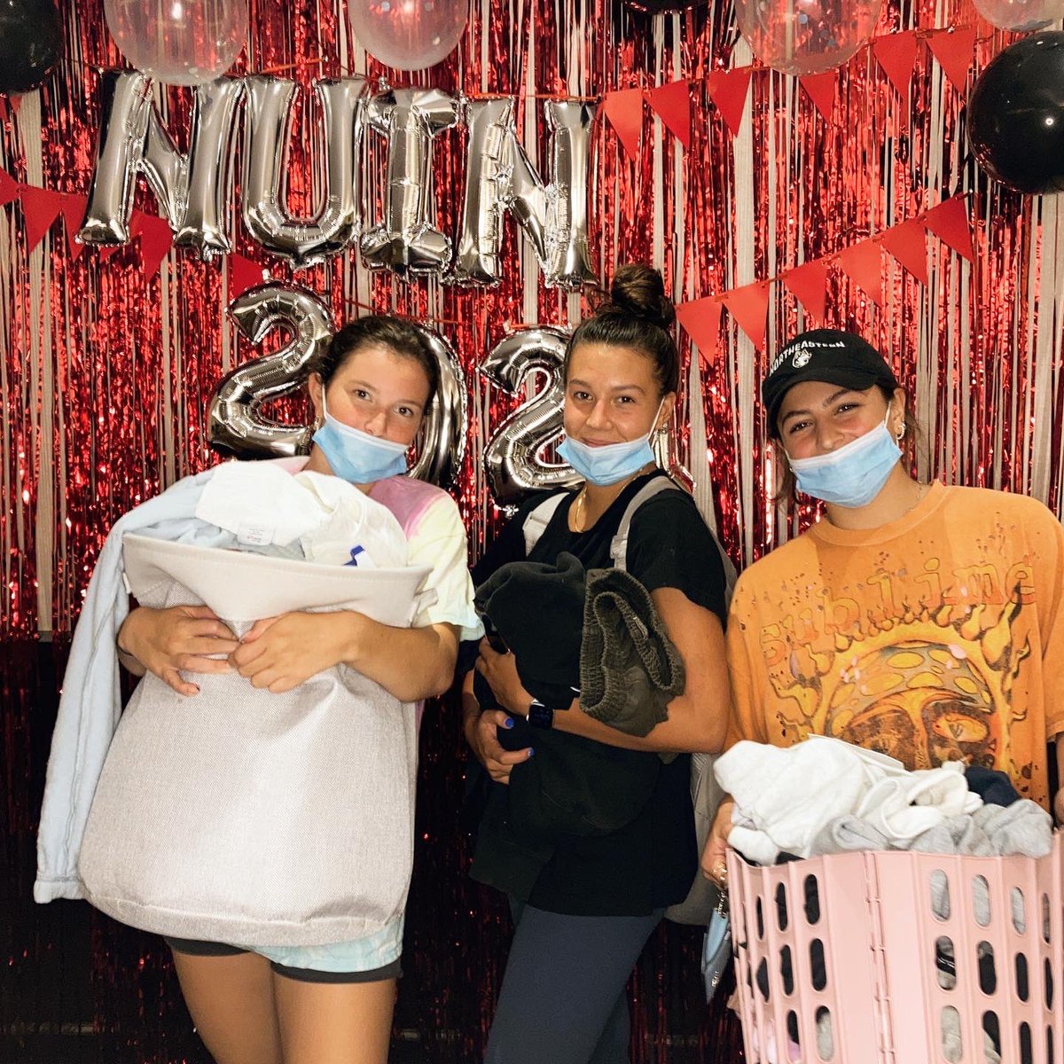 TheNUinProgram's tweet image. First day of class… and laundry! A sneak peek into our lives at N.U.in Boston! #NUin2021