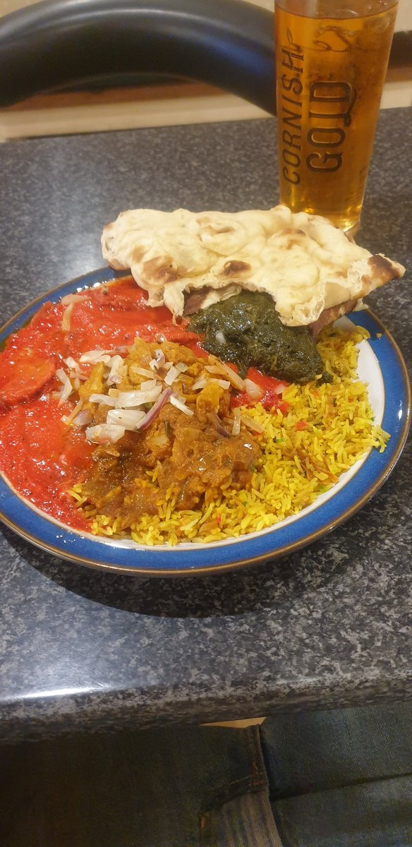 sunkfarmer's tweet photo. 2nd night of curry..its always better 2nd night. No lager to wash it down so got a nice chilled cider #lambpasanda and other tasty treats. Cauliflower, spinach, garlic fried rice and a naan. 😋 https://t.co/v4bkQEWGdg
