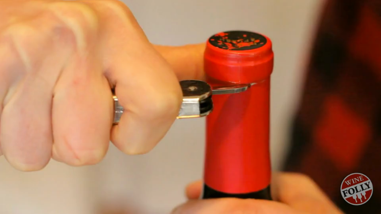 WineFolly's tweet photo. How to open a bottle of wine with a “waiter’s friend” style corkscrew. FYI, these are the restaurant industry standard tool!
https://t.co/GwBrRe1anI
#winehacks #winehack #wineopener #winebottle #winetips https://t.co/DbViD5r9eI