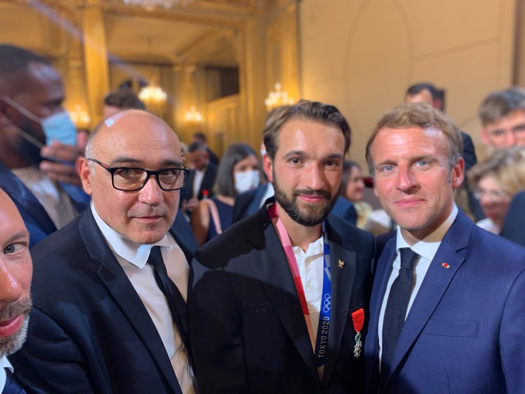 Très honoré d’être reçu par le président de la République <a href="/EmmanuelMacron/">Emmanuel Macron</a> avec toute l’équipe de France Olympique <a href="/EquipeFRA/">Equipe France</a> <a href="/FranceOlympique/">FranceOlympique</a> <a href="/ffescrime/">Fédération Française d'Escrime</a> <a href="/RCannoneOff/">Romain Cannone</a> <a href="/FRAparalympique/">Comité Paralympique et Sportif Français</a> <a href="/mariealefur/">Le Fur Marie Amelie</a> pour fêter nos médaillés de Tokyo et nous projeter ensemble vers <a href="/Paris2024/">Paris 2024</a>