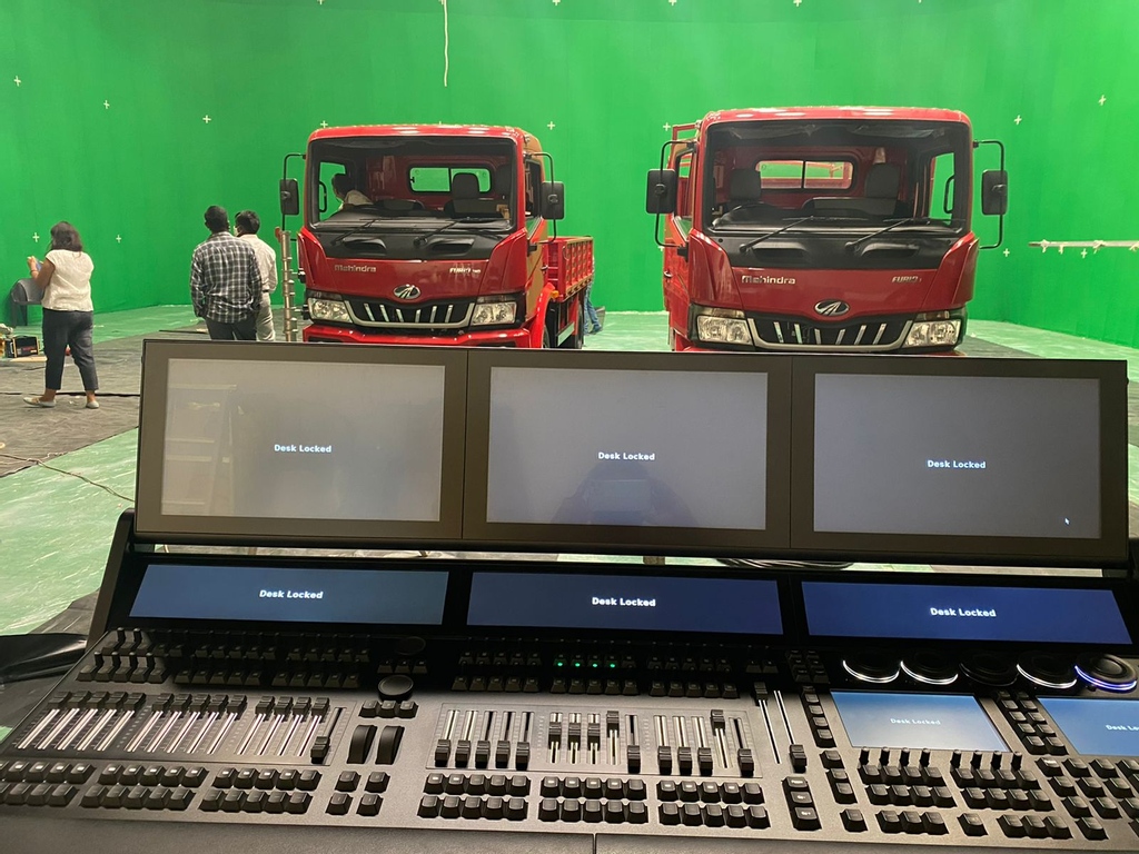 Commercial shoot in Mumbai for Mahindra Trucks using the Creamsource SpaceX as a #spacelight

DoP Sejal Shah

📷 @light_craft_and_sound

Learn more about the SpaceX 

#creamsourcespacex #commercialshoot #studioshoot #greenscreen #mahindratrucks #lightcraft #lightingrig