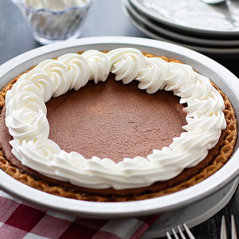Melissa_MSSK's tweet image. This Southern Chocolate Chess Pie is fudgy and rich, making it the perfect foundation for a scoop of whipped cream or vanilla ice cream. #chocolatechesspie #chesspie #pie #chocolate #Southern #dessert 
melissassouthernstylekitchen.com/chocolate-ches…