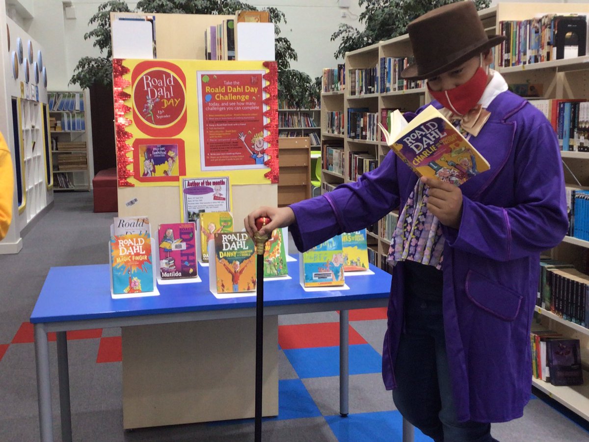 RJinos's tweet photo. Today is Roald Dahls birthday so we had to dress up as his book characters, take a look 👀 https://t.co/57to429FA8
