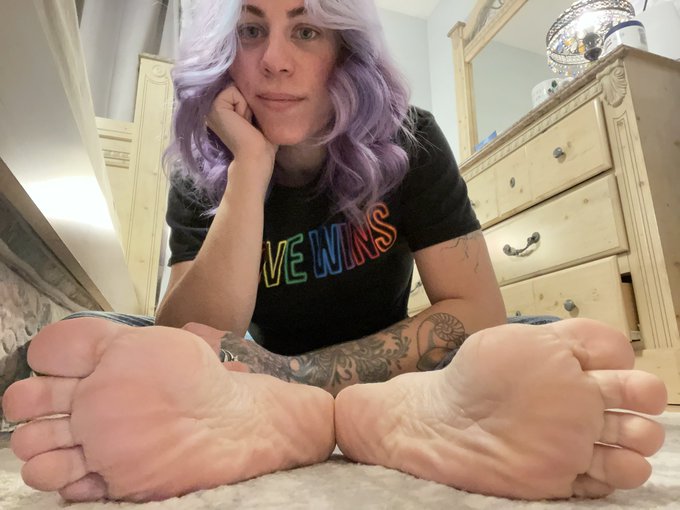 Who&rsquo;s this bitch? Guess who&rsquo;s baaaaaackkk! #nicolefoxx https://t.co/0KM4inXAaM<a href="/tag/nicolefoxx"class="tags">#nicolefoxx</a>
