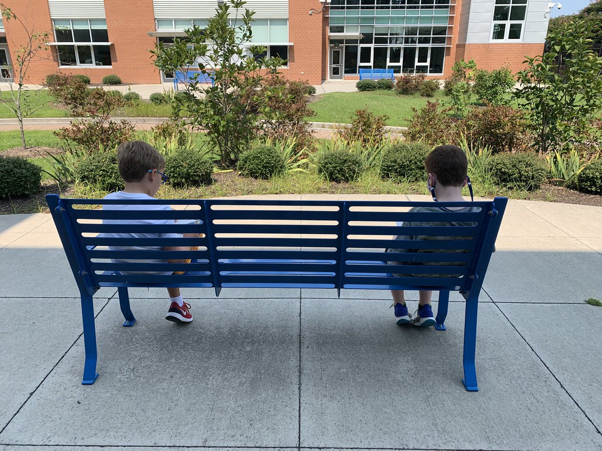 MrsMorin3's tweet photo. ☀️ sunshine &amp; good 📚 https://t.co/yJE7QX1lkj