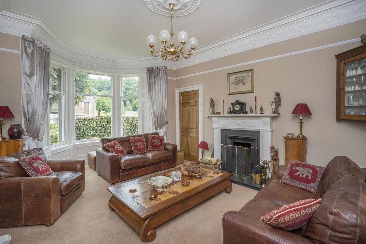 MikeDowPhoto's tweet photo. Starting the week off in 𝙨𝙩𝙮𝙡𝙚 with this 𝙞𝙢𝙢𝙖𝙘𝙪𝙡𝙖𝙩𝙚 property that we photographed in #BridgeofAllan for Harper &amp; Stone - Estate and Letting Agents 📸 

#propertyphotography https://t.co/n7Skr1RSFy