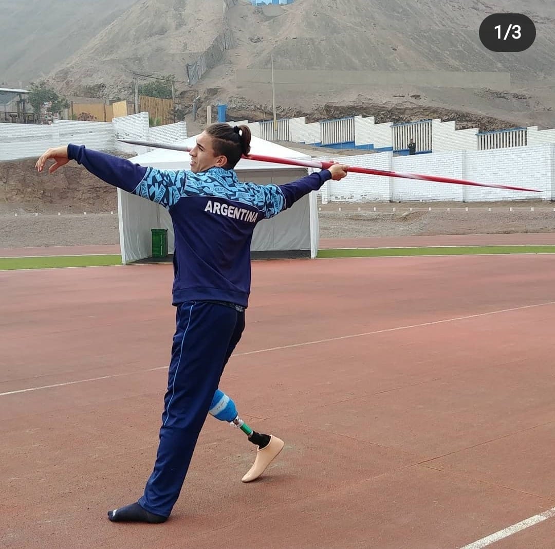 feli_ski's tweet photo. AYUDEMOS A NAHUEL!!
Nahuel se desempeña en el área de atletismo específicamente en lanzamiento de jabalina y no cuenta con una prótesis apta para realizar ese deporte 
Usaba su prótesis de uso diario para competir la cual se rompió en el último parapanamericano que participó + https://t.co/AOThPmN4mM