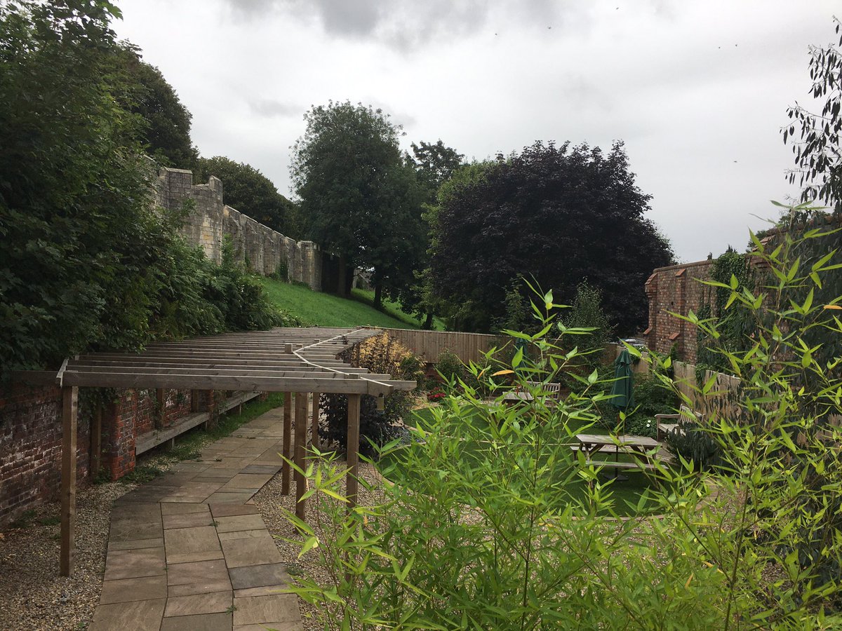 Drugtrain1's tweet image. Great day of face to face training with the wonderful young persons team from @ChangingLives__ @NYorksPolice. We talked alcohol, benzodiazepines, psychedelics, cannabis , nitrous &amp;amp; more at their amazing building right next to the city walls.