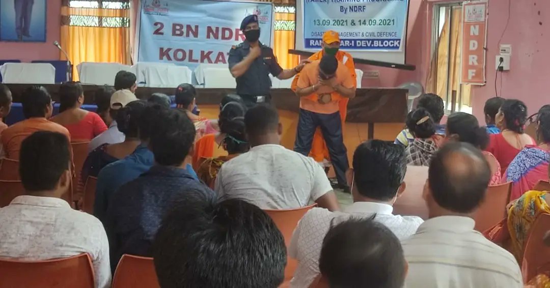 02ndrf's tweet image. ♦️आपदा सेवा सदैव सर्वत्र♦️
#capacitybuildingprogram
▪️Team 2 BN NDRF conducted #FAMEX #CAP at Ramanagr -I Block,Sub Div CONTAI,Purba Medinipur(WB)
▪️BDO,BDMO,Block Staff &amp;amp; Civil Volunteers participated
@ndmaindia
@NDRFHQ
@satyaprad1 
@wbdmcd