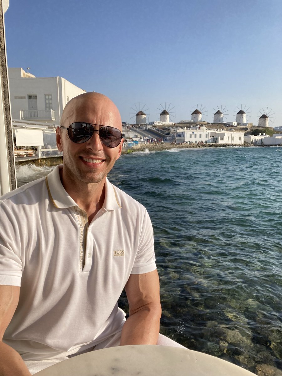 DavidWozniakPT's tweet photo. Beautiful Mykonos! #Mykonos #windmillsofmykonos #Greece #mykonosvibes https://t.co/Pl5gyNkfML