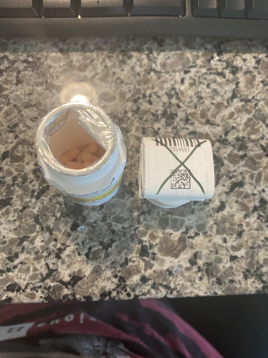 meeka_1's tweet photo. @kroger seriously Kroger?? Why does my prescription look like this? The seal is there for protection &amp; I’m missing 60 pills. The RX is a 30 day supply 3x a day. Not just 30 pills SMFH!!!! https://t.co/ZFIdsXLm7F