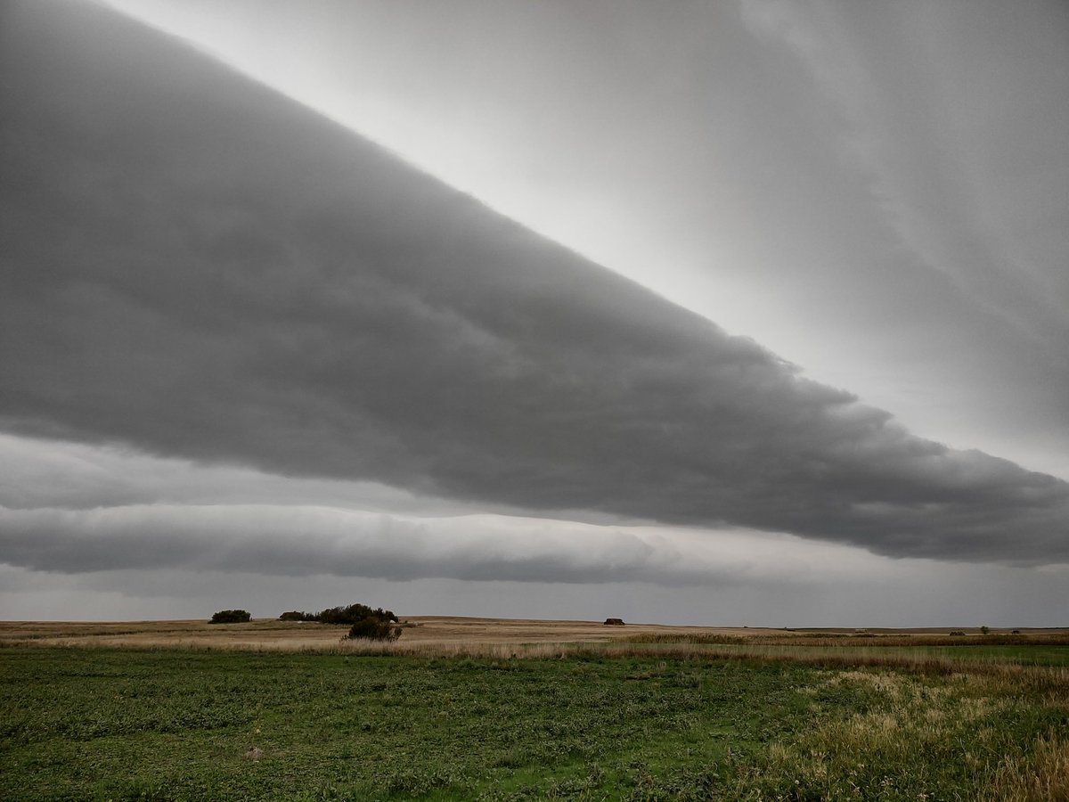 auctioneer723's tweet photo. @WDAYnews Shelf clouds in McIntosh County west of Ashley https://t.co/FgyoUGQXmO