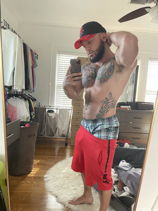 Monday chillin https://t.co/8d40ARxbh8