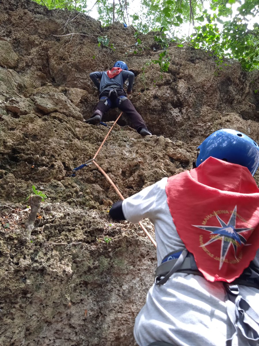 Wess ... Ada lokasi cocok buat kalian yang mau berwisata panjat tebing di Pidie. Siapa tahu lokasinya dimana??

Foto by <a href="/mapala_je/">Mapala Jabal Everest</a> 

#WisataPidie 
#CeritaPidie
#AyoKePidie
#DiPidieAja

<a href="/genpipidie/">GenPI Pidie #PesonaMudik2019</a> 
<a href="/AcehGenerasi/">Generasi Cahaya Aceh</a> 
<a href="/blangraweu/">Blang Raweu Eco Park #WisataPidie</a>