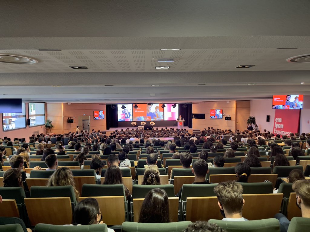 Jean-Michel AULAS (@jm_aulas) on Twitter photo Très fier d’être le parrain de la nouvelle promotion de l’<a href="/EMLYON/">emlyon business school</a> et de ses 1262 étudiants.
N’oubliez jamais que dans toute difficulté, il y a une solution ! Très fier d’être le parrain de la nouvelle promotion de l’<a href="/EMLYON/">emlyon business school</a> et de ses 1262 étudiants.
N’oubliez jamais que dans toute difficulté, il y a une solution !