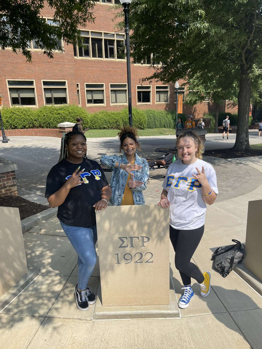 MBSGRho's tweet photo. Happy Mu Beta Monday! 💙💛#mustbeMB #MagnificentMB #SGRho https://t.co/Q4bsDQi4i6