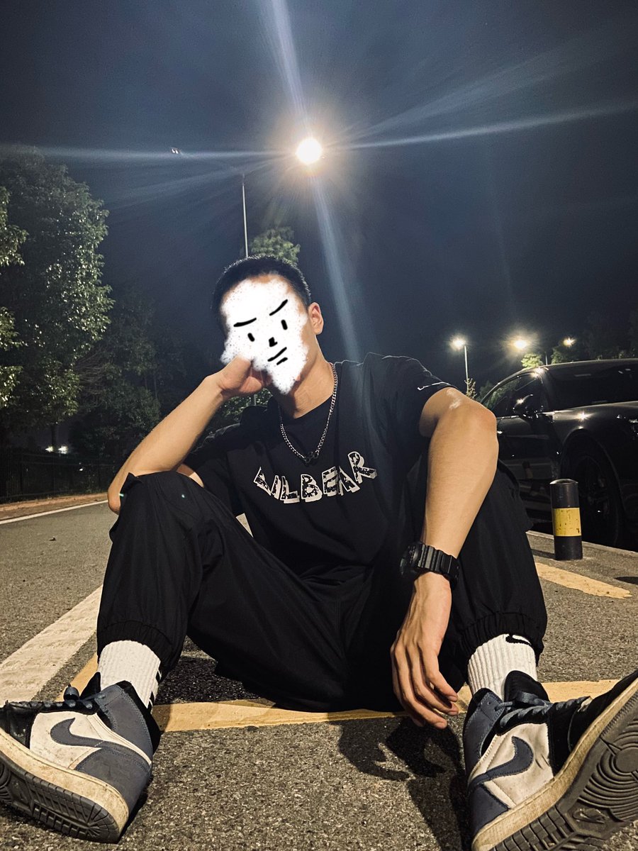 boyisass's tweet photo. 鞋是不是太脏了？有狗馋吗？ https://t.co/yTFh7l8yBB