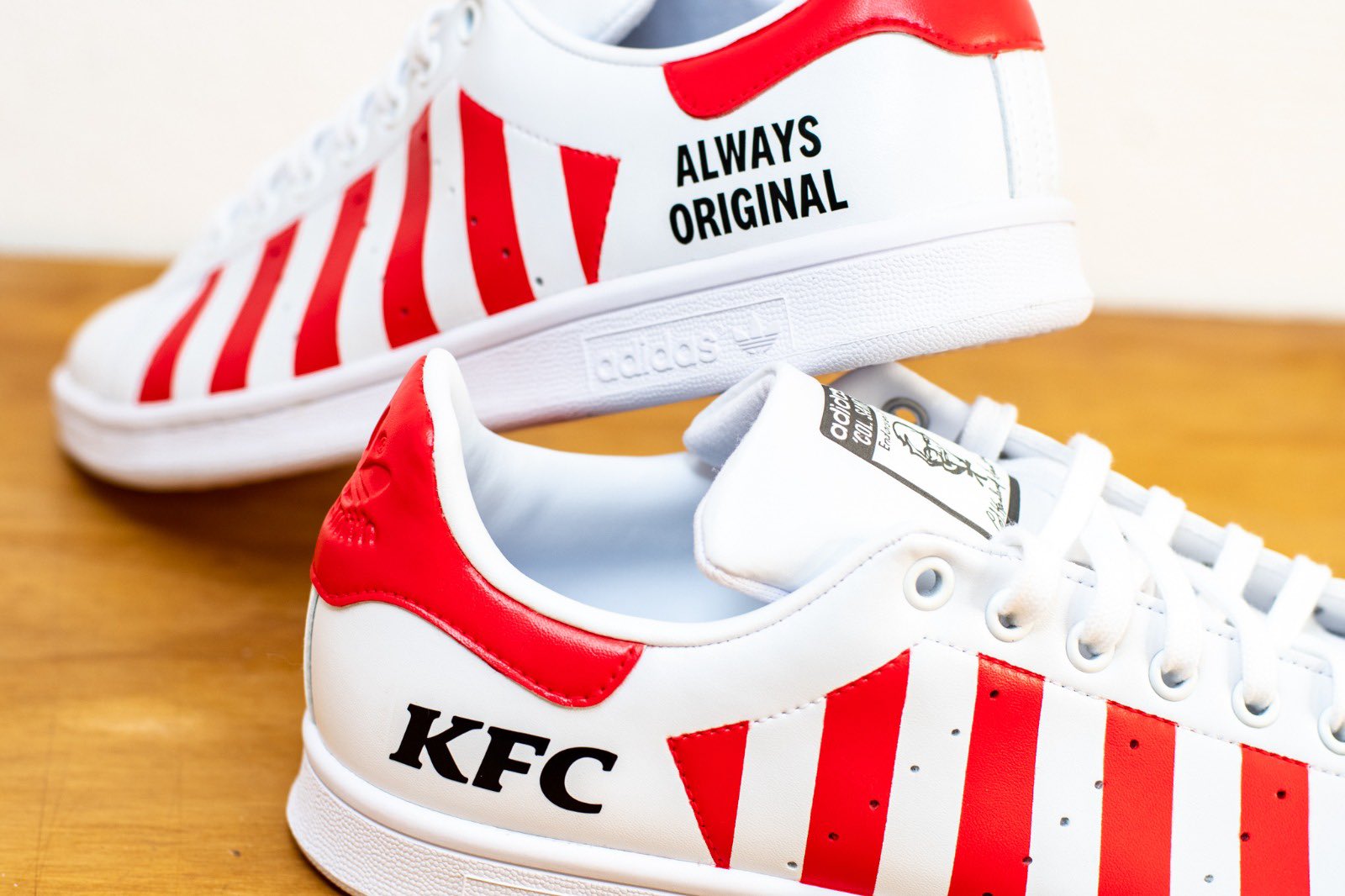 viva Ordenador portátil Oficiales The Shoe Dr. on Twitter: "KFC X THE SHOE DR. The biggest single project  I've done yet! 70 pairs of handcrafted custom sneakers for @KFC_UKI I based  the design on the iconic