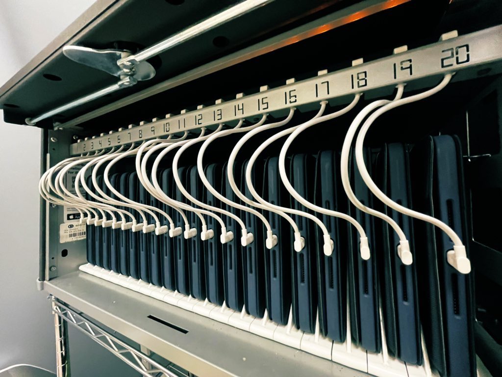 LPSTech_'s tweet image. Prepping iPads for our new students! #TigerStrong #TechStrong @LindenSupe @AppleEDU @LindenSchoolsNJ @JoeScaldino @marrathon